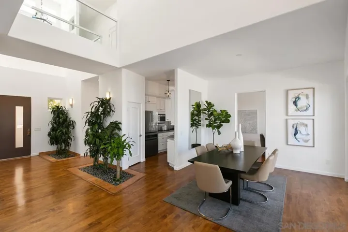 7784 Lookout Drive, La Jolla, California 92037