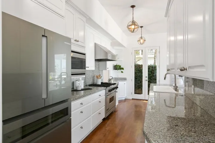 7784 Lookout Drive, La Jolla, California 92037