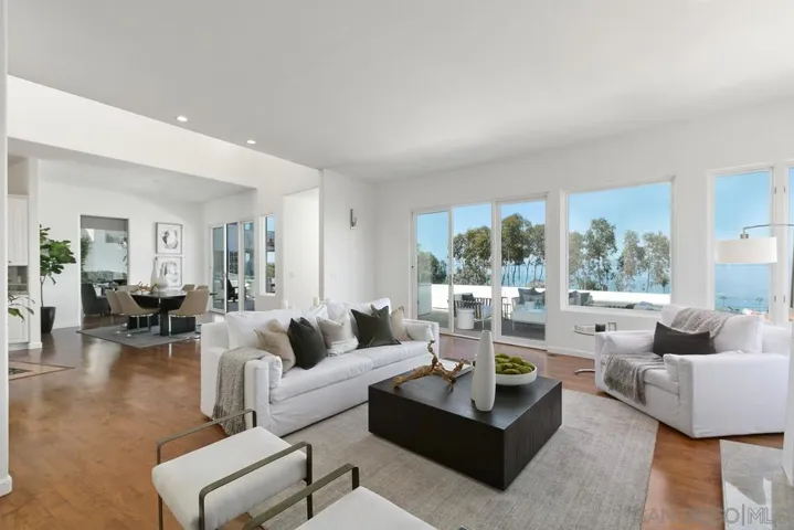 7784 Lookout Drive, La Jolla, California 92037