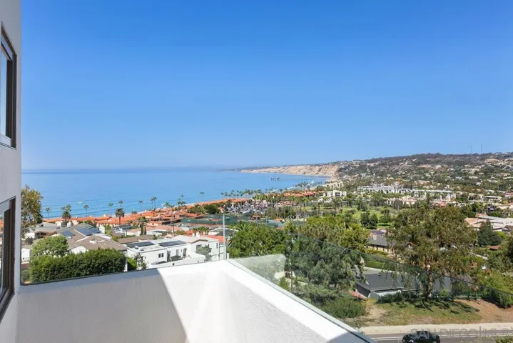 7784 Lookout Drive, La Jolla, California 92037