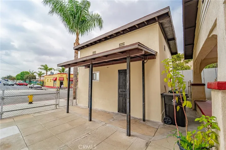 Porch/entry to the commerical/office