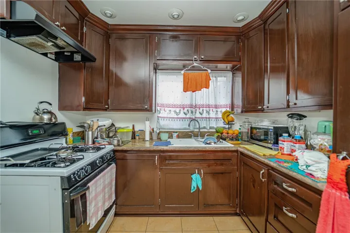 Kitchen in 3637 1/2 Cesar Chavez