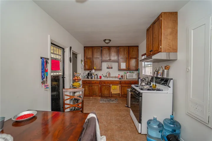 kitchen in 3637 1/4.