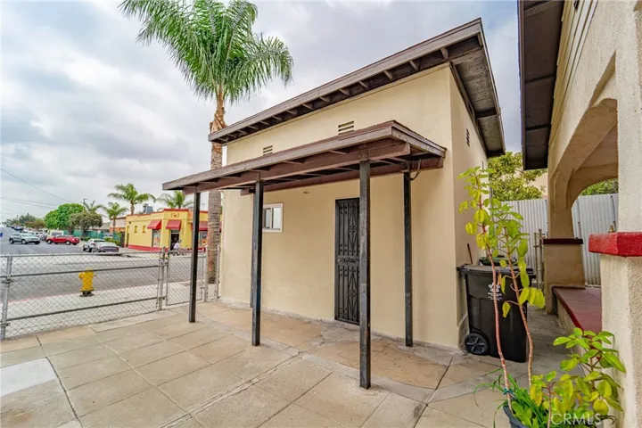 Picture of side of Commercial/office.