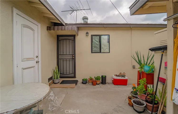 Outside picture of Unit # 3637 1/2 and laundry room.