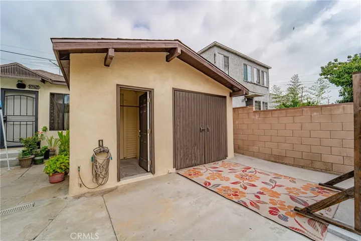 2nd picture of 1 car garage