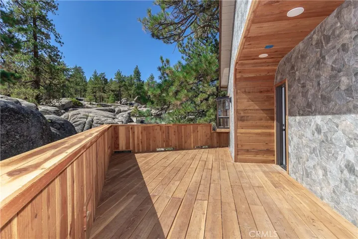 806 Boulder Road, Big Bear, California 92315