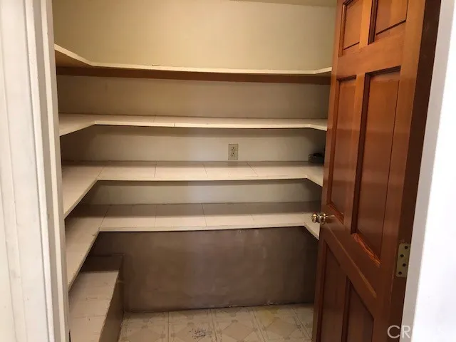 Walk in pantry