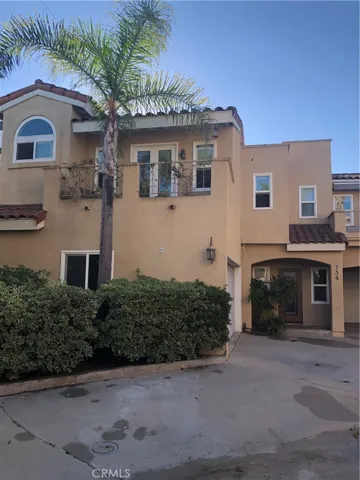 Quiet end unit 1 common wall in small 6 unit community