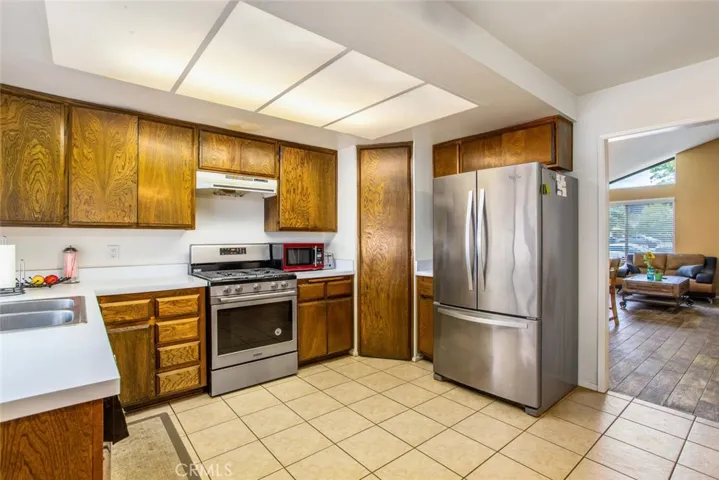 10317 Comanche Avenue, Riverside, California 92503