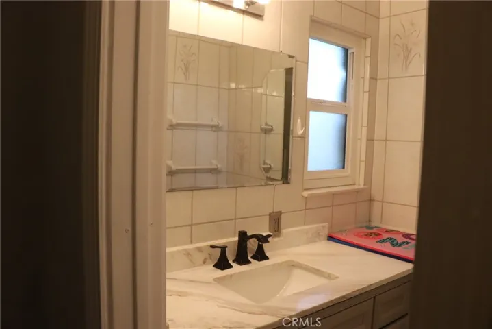 646 E Grove Avenue, Orange, California 92865