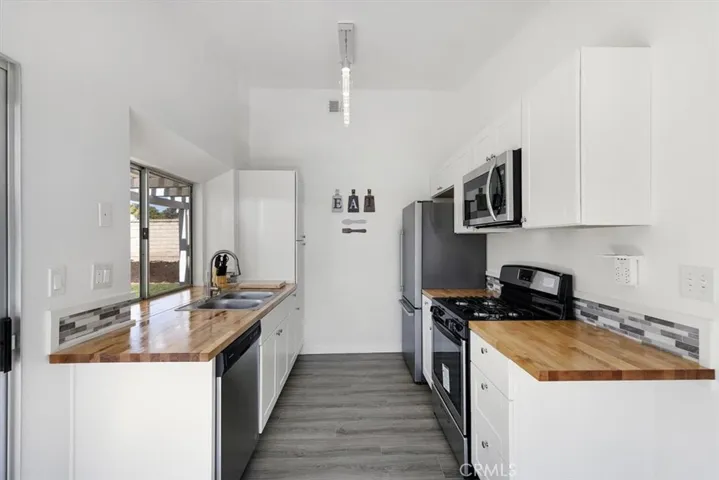 27905 Gibson Place, Saugus, California 91350