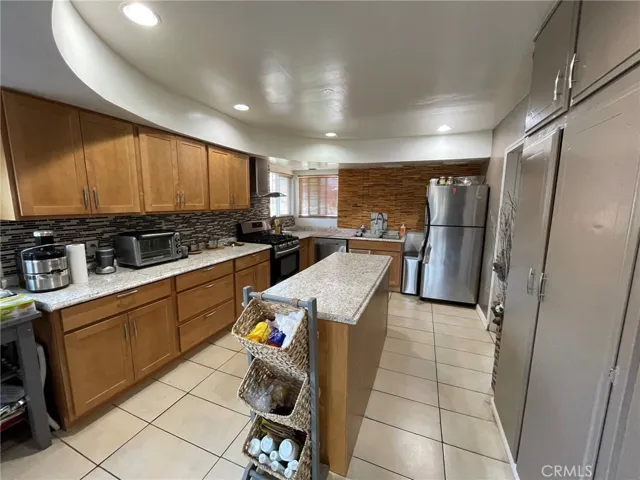 1300 W Sumner Avenue, Lake Elsinore, California 92530