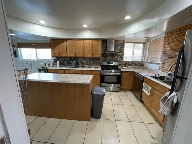 1300 W Sumner Avenue, Lake Elsinore, California 92530