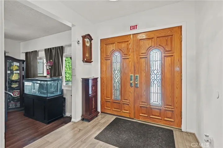 7055 Bellaire Avenue, North Hollywood, California 91605