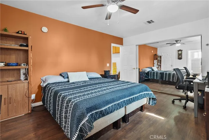 7055 Bellaire Avenue, North Hollywood, California 91605