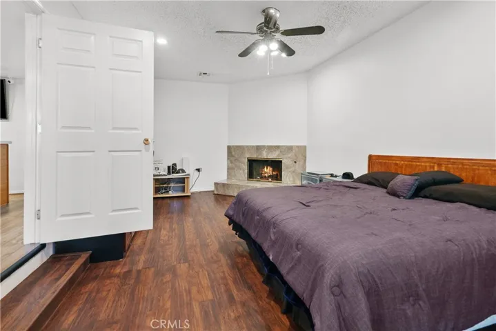7055 Bellaire Avenue, North Hollywood, California 91605