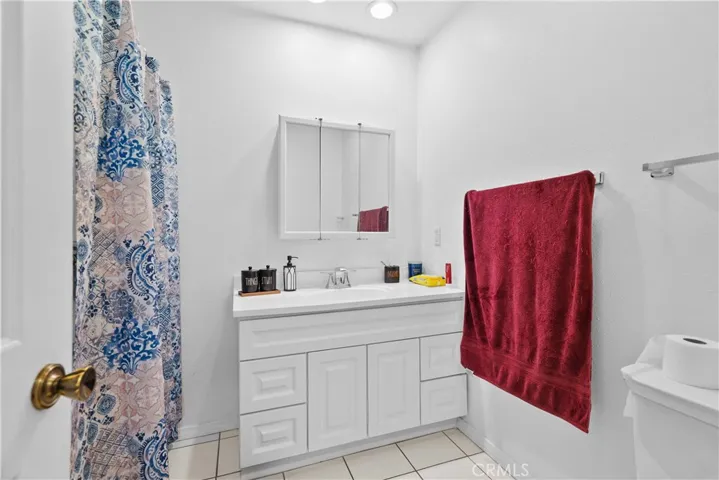 7055 Bellaire Avenue, North Hollywood, California 91605