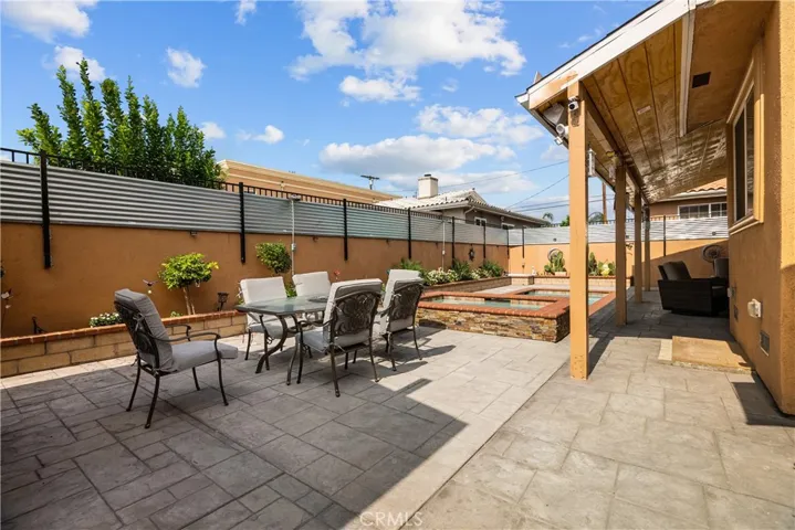 7055 Bellaire Avenue, North Hollywood, California 91605