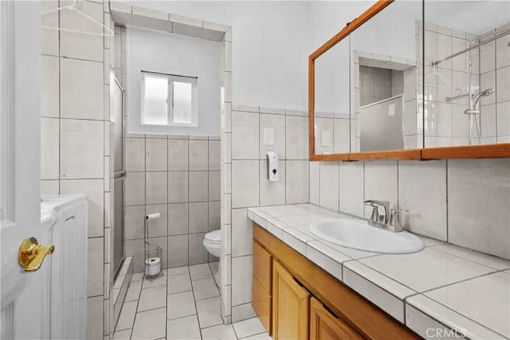 7055 Bellaire Avenue, North Hollywood, California 91605