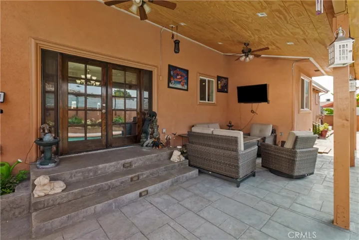 7055 Bellaire Avenue, North Hollywood, California 91605