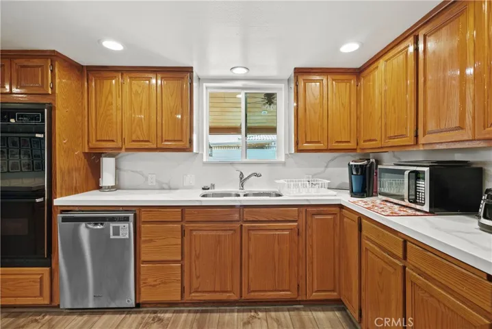 7055 Bellaire Avenue, North Hollywood, California 91605