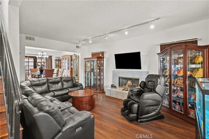 7055 Bellaire Avenue, North Hollywood, California 91605
