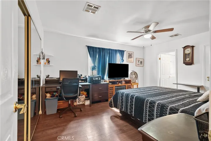 7055 Bellaire Avenue, North Hollywood, California 91605