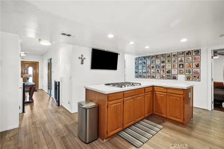 7055 Bellaire Avenue, North Hollywood, California 91605