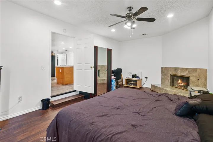 7055 Bellaire Avenue, North Hollywood, California 91605
