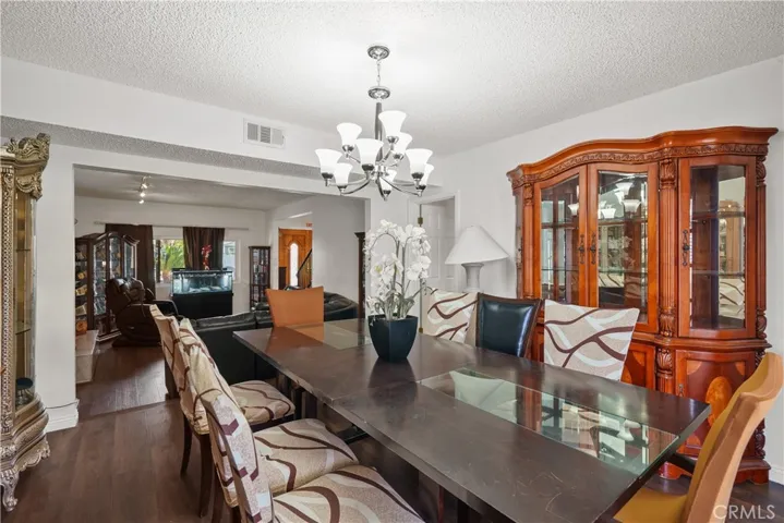 7055 Bellaire Avenue, North Hollywood, California 91605