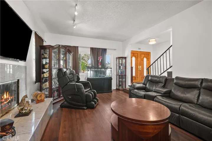 7055 Bellaire Avenue, North Hollywood, California 91605