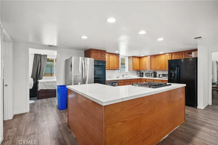 7055 Bellaire Avenue, North Hollywood, California 91605