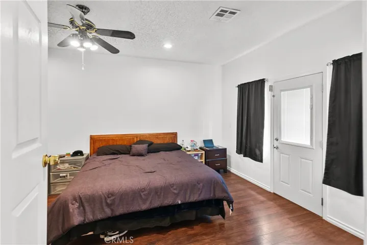 7055 Bellaire Avenue, North Hollywood, California 91605