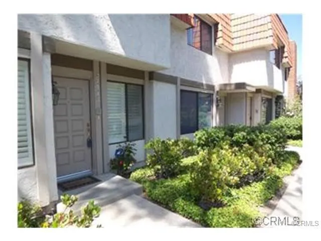 Great entry to lovely 3+ bedroom townhome.