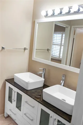 25671 Le Parc 14, Lake Forest, California 92630