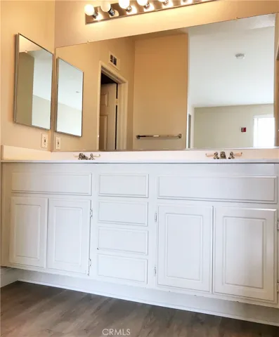 3002 Cherrywood, Irvine, California 92618