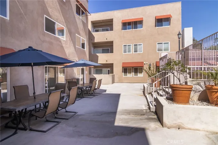 9610 Zelzah Avenue 305, Northridge, California 91325