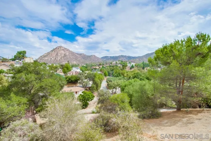 101 La Cresta Trl, El Cajon, California 92019