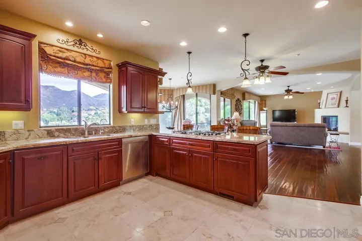 101 La Cresta Trl, El Cajon, California 92019