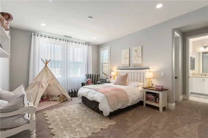 32 Windrow Road, Tustin, California 92782