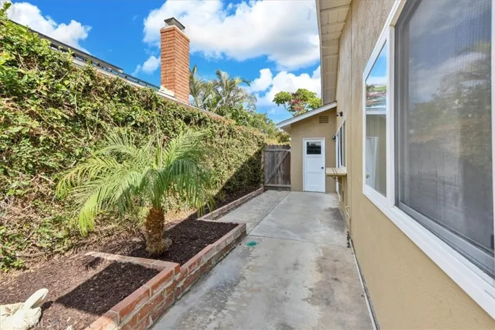 16531 Los Verdes Lane, Huntington Beach, California 92649