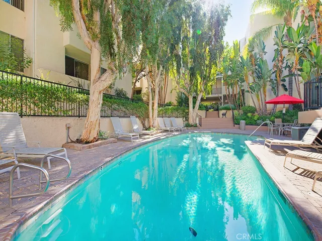 5325 Newcastle Avenue 140, Encino, California 91316