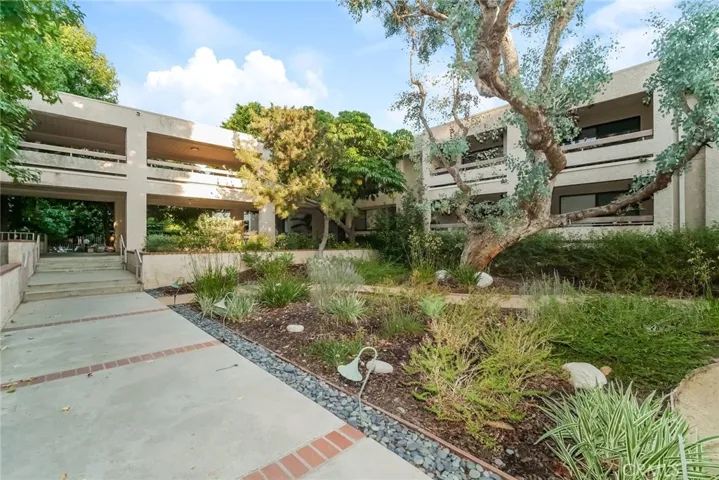 15231 Magnolia Boulevard 119, Sherman Oaks, California 91403