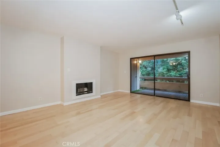 15231 Magnolia Boulevard 119, Sherman Oaks, California 91403
