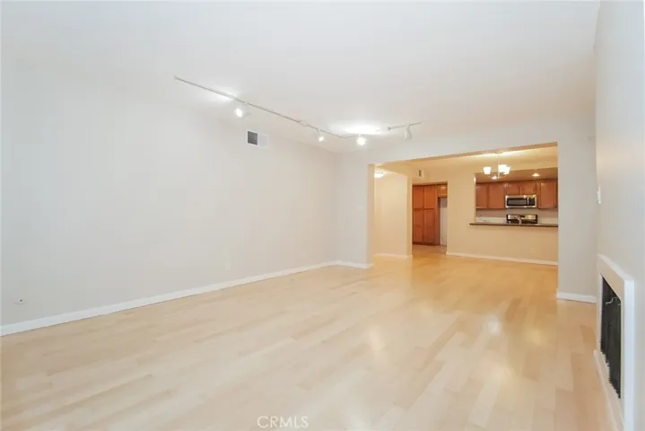 15231 Magnolia Boulevard 119, Sherman Oaks, California 91403