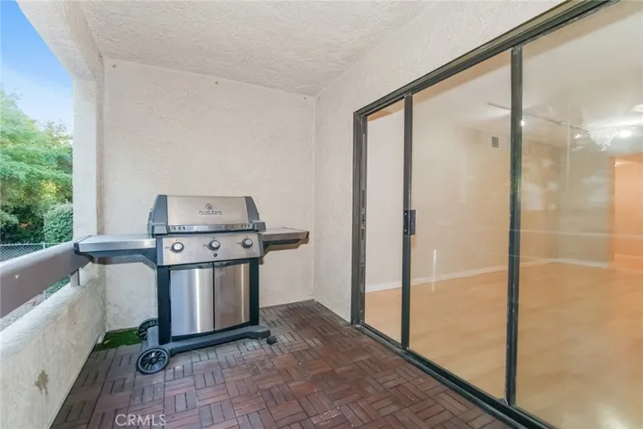 15231 Magnolia Boulevard 119, Sherman Oaks, California 91403