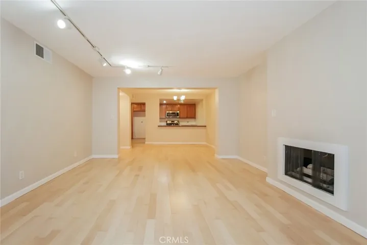 15231 Magnolia Boulevard 119, Sherman Oaks, California 91403
