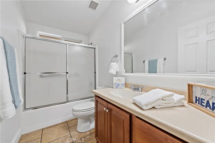 Hallway bath with tub/shower combo