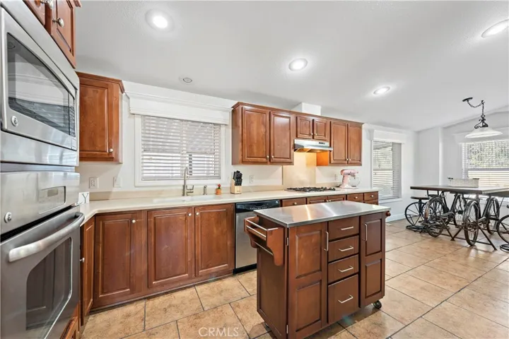 Kitchen connects the breakfast nook.